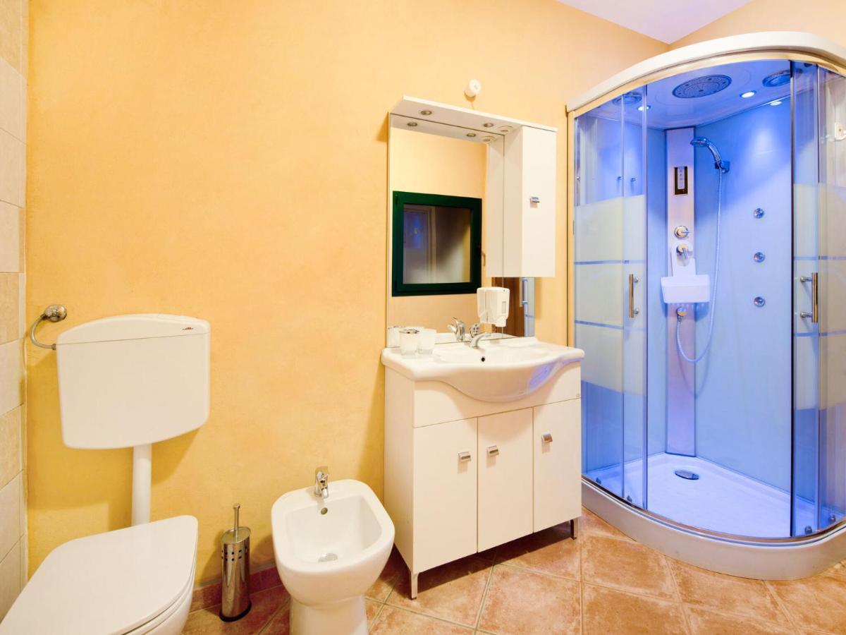 马罗内Beautiful Chalet With Swimming Pool In Lombardy别墅 外观 照片