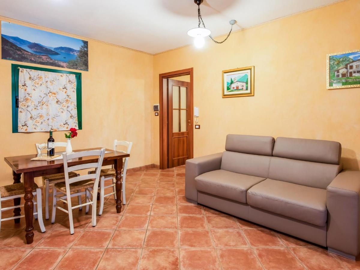 马罗内Beautiful Chalet With Swimming Pool In Lombardy别墅 外观 照片