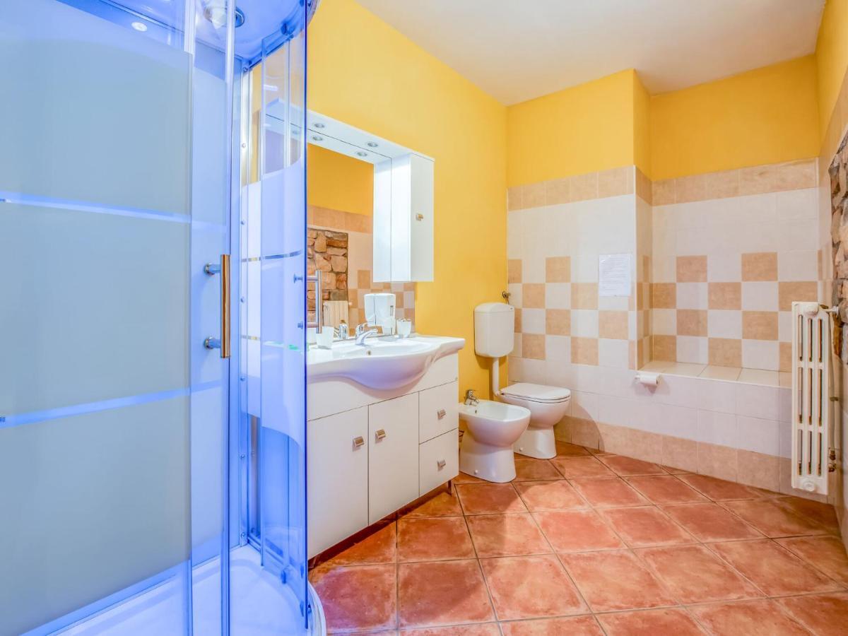 马罗内Beautiful Chalet With Swimming Pool In Lombardy别墅 外观 照片