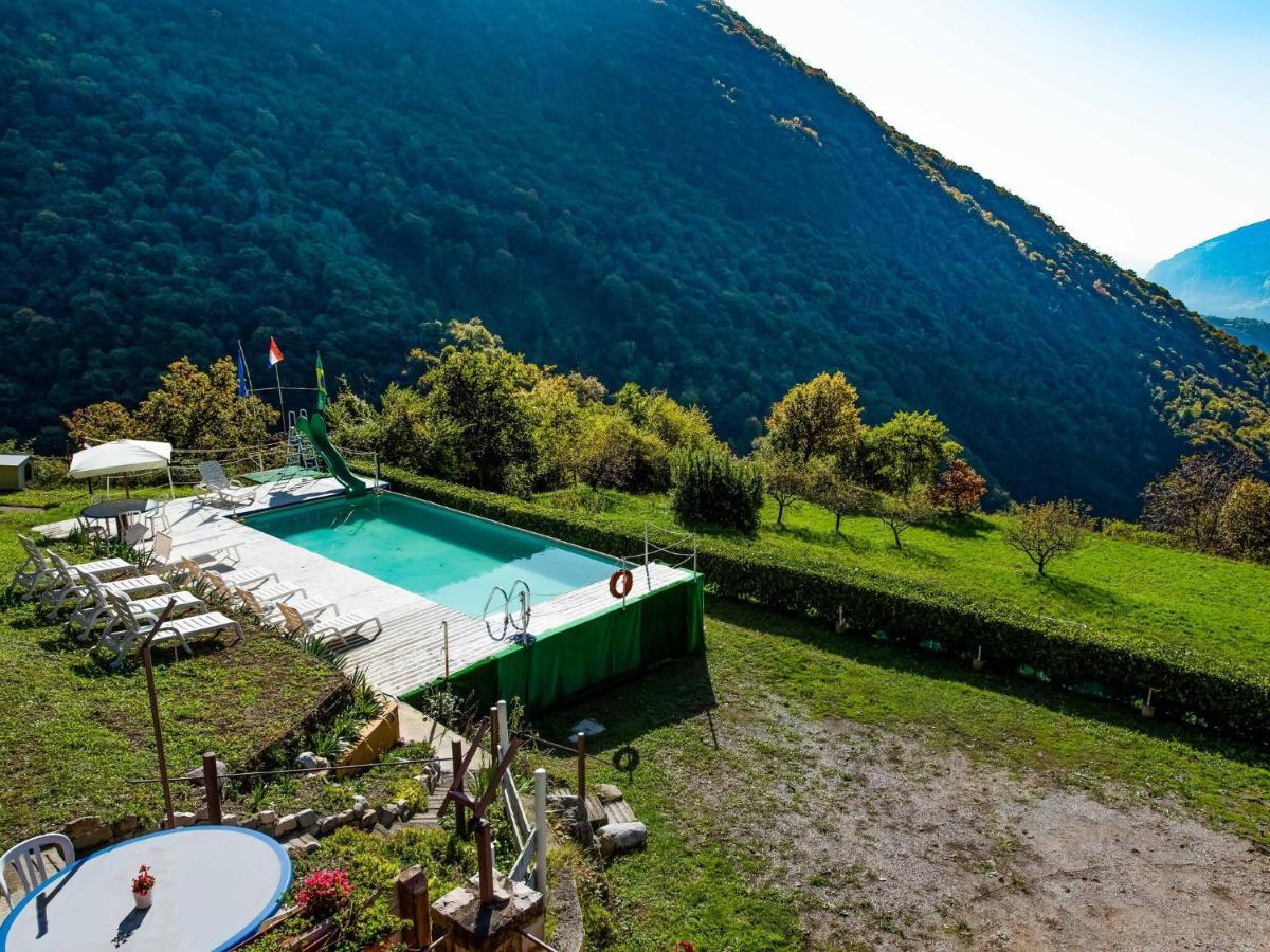 马罗内Beautiful Chalet With Swimming Pool In Lombardy别墅 外观 照片